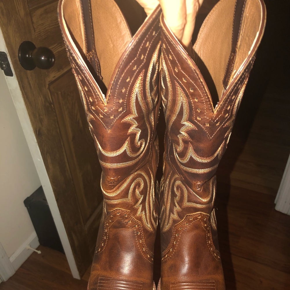 Ariat cowgirl boots